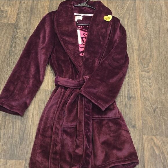 Juicy Couture Signature Logo Collared Plush Robe- Spiced Beet - Picture 4 of 4